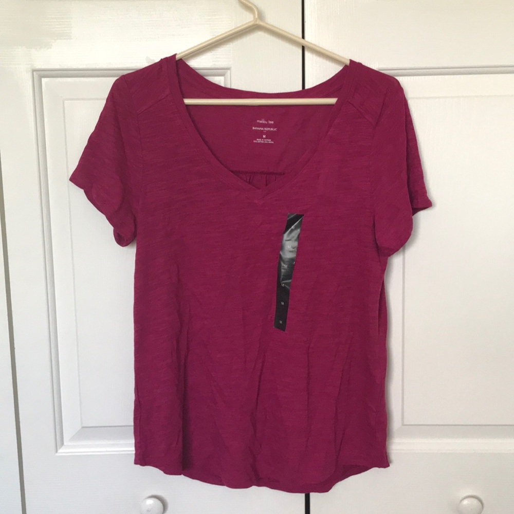 Banana republic Malibu tee fuschia NWT
